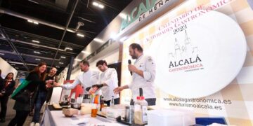 El stand de Alcalá en FITUR cierra las jornadas profesionales con un showcooking