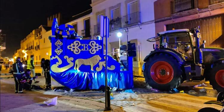 Una mujer muere tras ser arrollada por una carroza en la cabalgata de Reyes de Marchena (Sevilla)