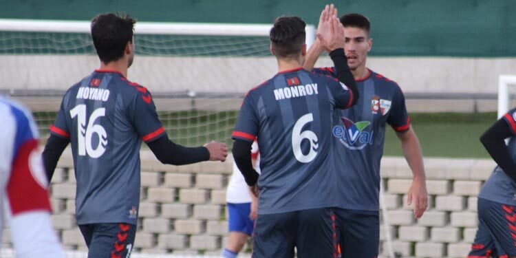 La RSD Alcalá saca un empate ante el Paracuellos que sabe a poco