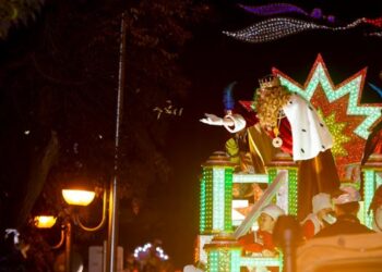 Miles de personas disfrutaron de la Cabalgata de Reyes de Alcalá en una noche mágica y llena de ilusión