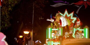 Miles de personas disfrutaron de la Cabalgata de Reyes de Alcalá en una noche mágica y llena de ilusión