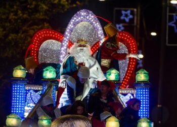 Miles de personas disfrutaron de la Cabalgata de Reyes de Alcalá en una noche mágica y llena de ilusión