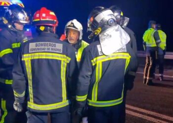 Choque frontal de dos vehículos en Torres de la Alameda que deja dos heridos, uno de ellos muy grave