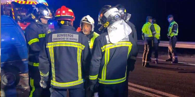 Choque frontal de dos vehículos en Torres de la Alameda que deja dos heridos, uno de ellos muy grave