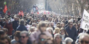 Los madrileños salen a la calle para defender la sanidad pública