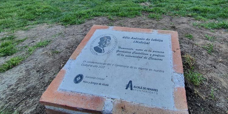 La Asociación de Hijos y Amigos de Alcalá rinden homenaje a Elio Antonio de Nebrija en el marco del V centenario de su muerte