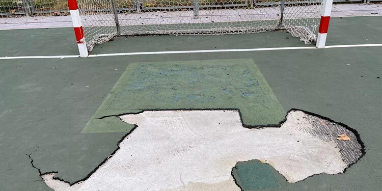 Las pistas deportivas de Espartales sufren importantes daños debido a los actos vandálicos
