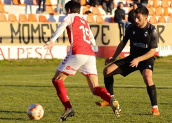 La RSD Alcalá suma un punto en el último minuto ante el líder