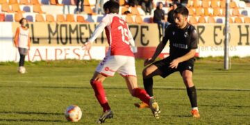 La RSD Alcalá suma un punto en el último minuto ante el líder