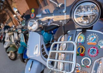 Alcalá acogió el Encuentro Nacional de Clubes de Vespas