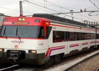 El choque entre un tren de mercancías y otro de cercanías cortan la circulación entre Alcalá  y Guadalajara