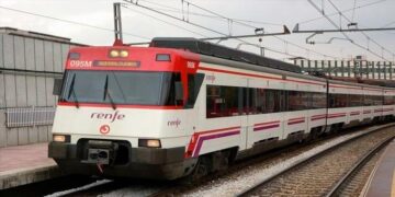 El choque entre un tren de mercancías y otro de cercanías cortan la circulación entre Alcalá  y Guadalajara