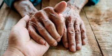 El Ayuntamiento de Paracuellos pone marcha un servicio de asesoramiento para las personas mayores en situación de dificultad social y soledad no deseada