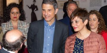 La ministra Isabel Rodríguez visita Alcalá con motivo del Día del Cómic y el Tebeo y asiste a la exposición de Nuria Pompeia