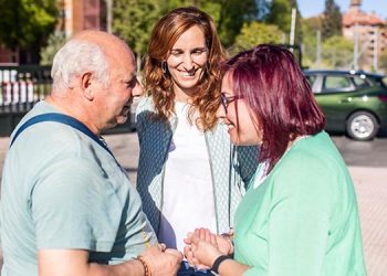 Mónica García y Rosa Romero (Más Madrid) proponen en Alcalá un nuevo modelo de residencias de mayores