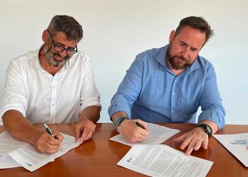 El Ayuntamiento de Paracuellos y la Federación Madrileña de Motociclismo firman un convenio para celebrar una prueba al año del campeonato regional