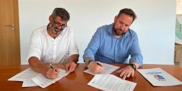 El Ayuntamiento de Paracuellos y la Federación Madrileña de Motociclismo firman un convenio para celebrar una prueba al año del campeonato regional