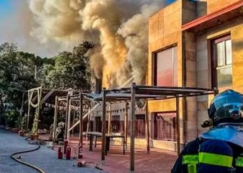 El incendio de una residencia de Torrelodones provoca la muerte a una mujer de 40 años y varios intoxicados