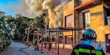 El incendio de una residencia de Torrelodones provoca la muerte a una mujer de 40 años y varios intoxicados