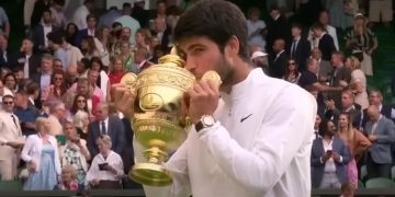 Alcaraz escribe su nombre en la historia del tenis al ganar su primer Wimbledon