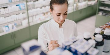 Las mascarillas dejan de ser obligatorias en centros sanitarios y farmacias