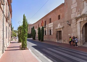 Cortes al tráfico en la calle Colegios por trabajos de reparación del solado