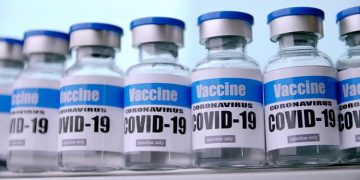 Sanidad distribuye a las comunidades autónomas las nuevas vacunas contra el Covid entre las que se encuentra la española Hipra