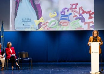 El Teatro Salón Cervantes acoge el acto de inauguración del curso con todos los directores de colegios e institutos de Alcalá