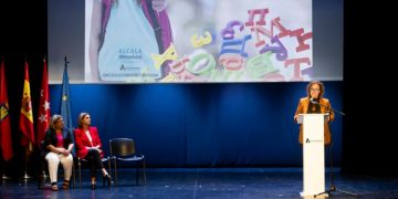 El Teatro Salón Cervantes acoge el acto de inauguración del curso con todos los directores de colegios e institutos de Alcalá