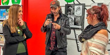 La artista local Tara Oros muestra su obra en la Casa de la Juventud