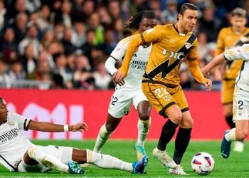 El Real Madrid no logra aferrarse al liderato en su empate sin goles ante el Rayo Vallecano