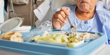 Los trabajadores de las cocinas del Hospital Universitario de Torrejón denuncian la precariedad de medios y la falta de calidad de los alimentos ofrecidos a enfermos