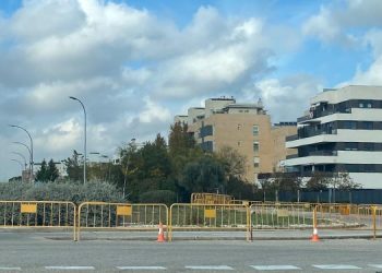 El ayuntamiento acomete obras de mejoras en la calzada de diferentes calles del barrio de El Olivar y de Nueva Alcalá