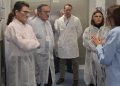 La alcaldesa Judith Piquet visita la planta de Bayer en Alcalá
