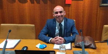 Mas de 30 premios reconocen el trabajo de un profesional del Hospital Príncipe de Asturias por su apuesta del bienestar laboral