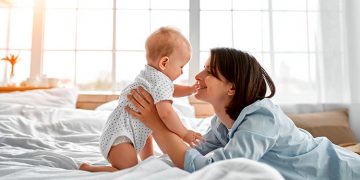 Las familias de los niños nacidos y empadronados en Alcalá en 2022 ya pueden solicitar el pack de bienvenida del proyecto “Alcalá y Yo»