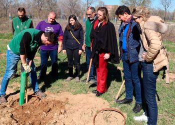 La Fundación Plant for the Planet y la Plataforma 1 Millón de Árboles, en colaboración con el ayuntamiento, realizan una plantación de 400 árboles en el Bosque Comestible