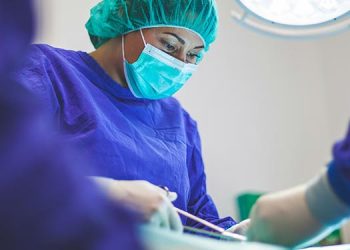 El Hospital de Torrejón implanta un novedoso protocolo para acelerar la recuperación tras el implante de cadera y de rodilla