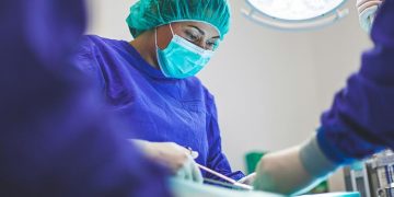 El Hospital de Torrejón implanta un novedoso protocolo para acelerar la recuperación tras el implante de cadera y de rodilla