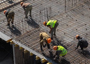 Baja el desempleo en 33.405 personas en marzo, hasta los 2,72 millones, la cifra más baja en este mes desde 2008