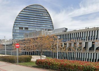 BBVA lanza una OPA hostil por el 100% de las acciones del Sabadell después de que este último rechazara una oferta amistosa