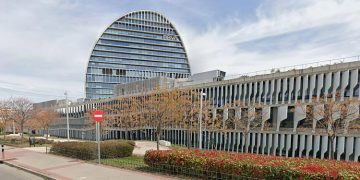 BBVA lanza una OPA hostil por el 100% de las acciones del Sabadell después de que este último rechazara una oferta amistosa
