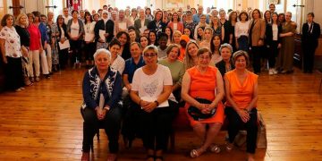 La Escuela Municipal de Adultos celebra la graduación de fin de curso con la entrega de diplomas