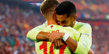 España pasa a octavos de la Eurocopa invicta