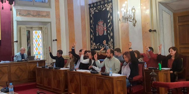 El PSOE de Alcalá exigirá en el pleno a PP y VOX que rompan la coalición de Gobierno