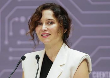 Familiares de los fallecidos en residencias piden a Ayuso una rectificación y la citan a un acto de conciliación en el Juzgado