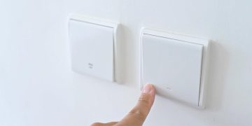 El precio de la electricidad se dispara con la primera ola de calor y supera hoy la barrera de los 100 euros/MWh