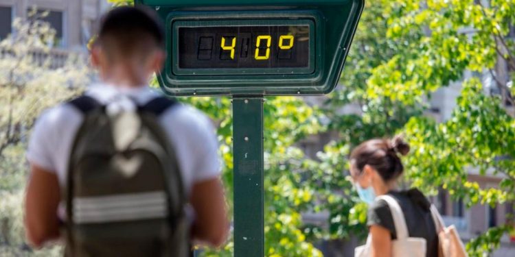 Termómetro marcando 40º