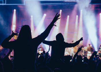 Imagen del público de un concierto en Alcalá de Henares en las Ferias 2024