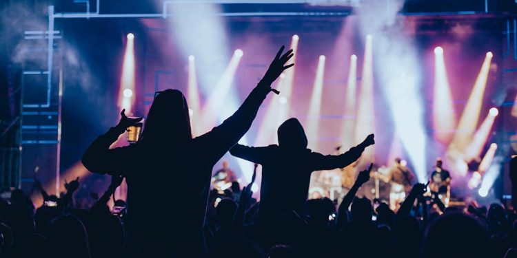 Imagen del público de un concierto en Alcalá de Henares en las Ferias 2024
